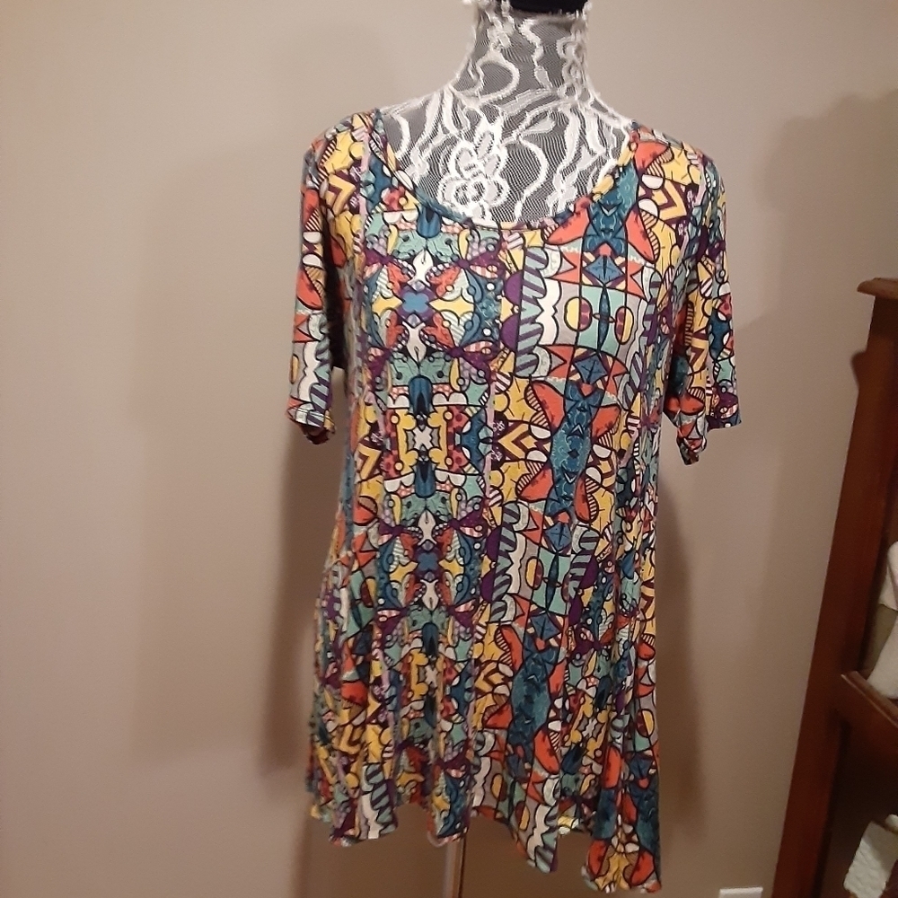 Cute and Comfy!! LulaRoe Top